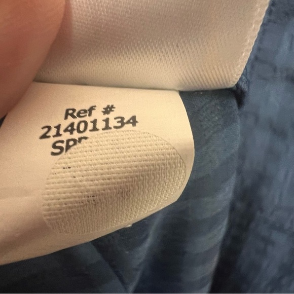 Eddie Bauer semi-sheer blue patterned blouse with front buttons size large - Picture 10 of 14